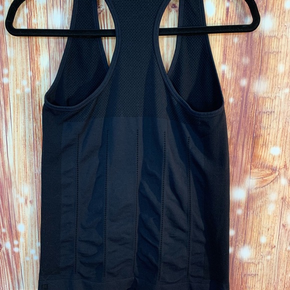 Fabletics Racerback Athletic Mesh Blk  Size Medium - Picture 5 of 13